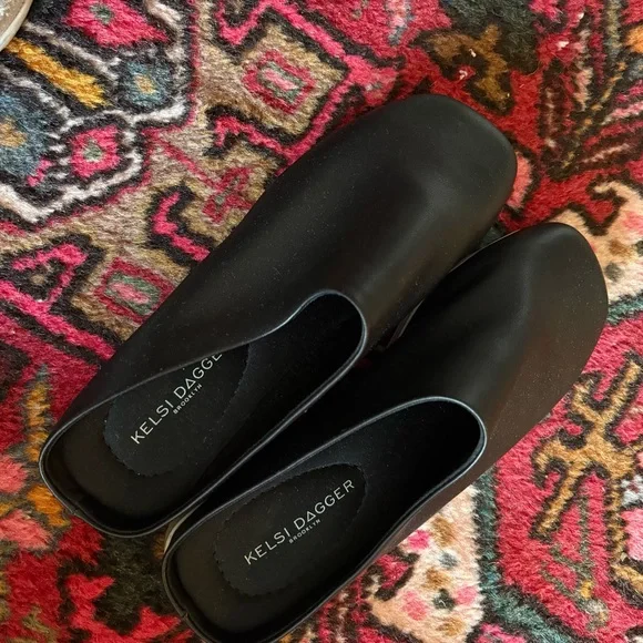 Kelsi Dagger Black Mules - Picture 4 of 4